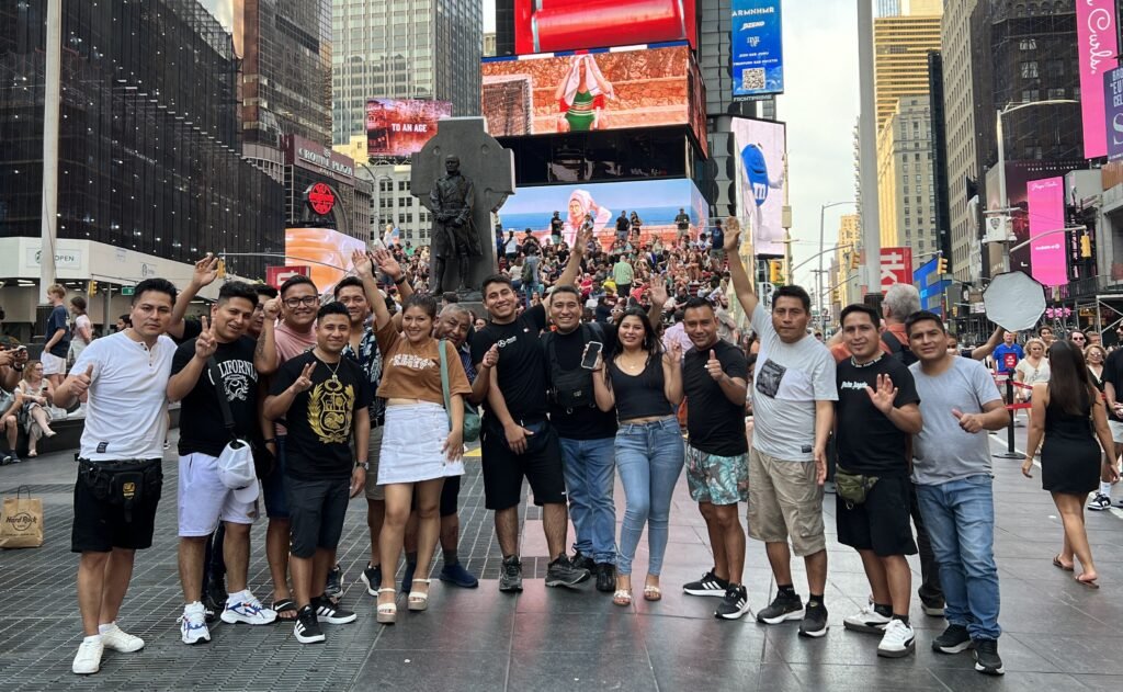 Los Engreídos Olímpicos de Huancayo en el Time Square